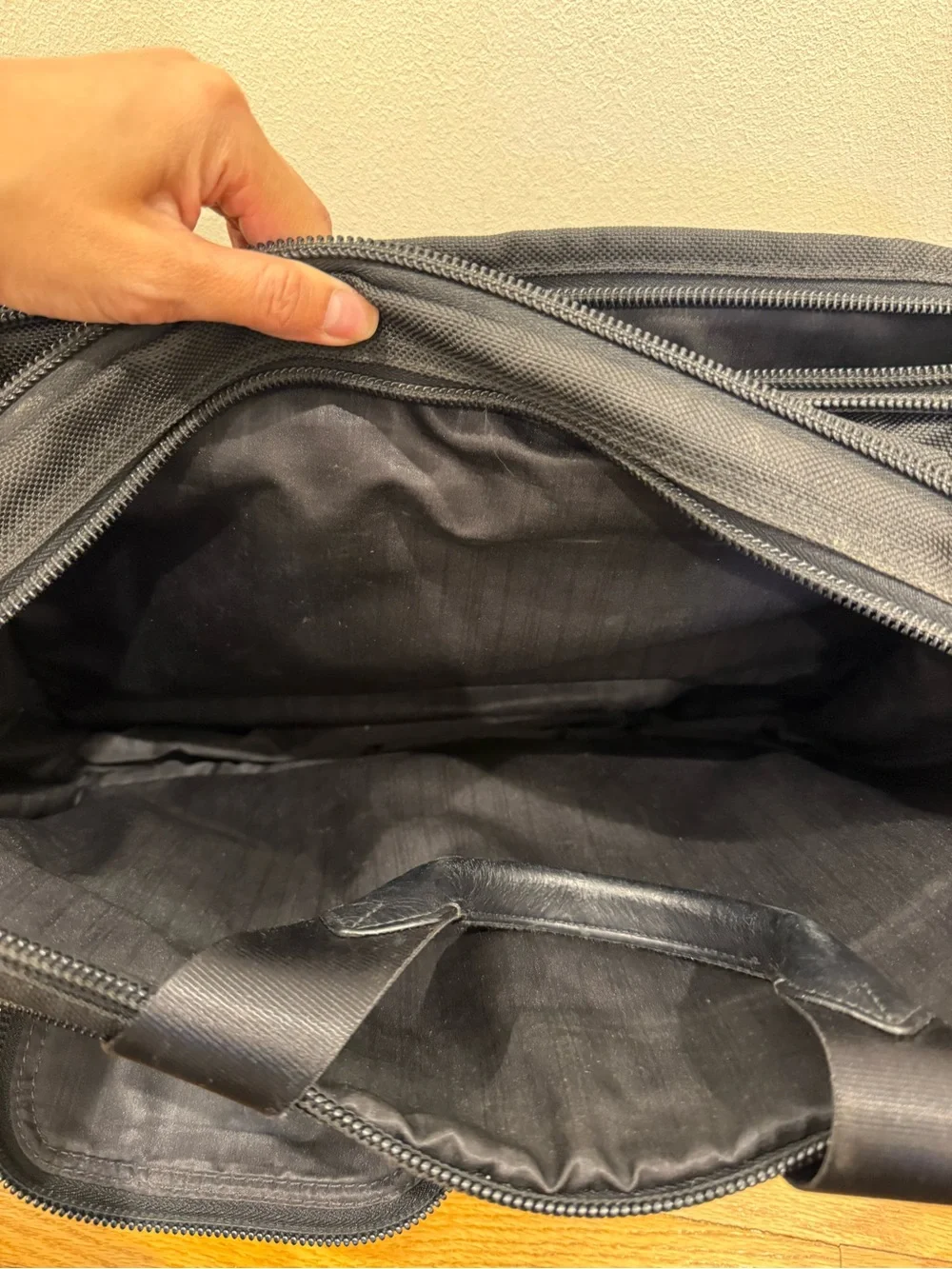 Tumi Alpha Ballistic Laptop Bag Black Nylon Expandable 26141DH Briefcase